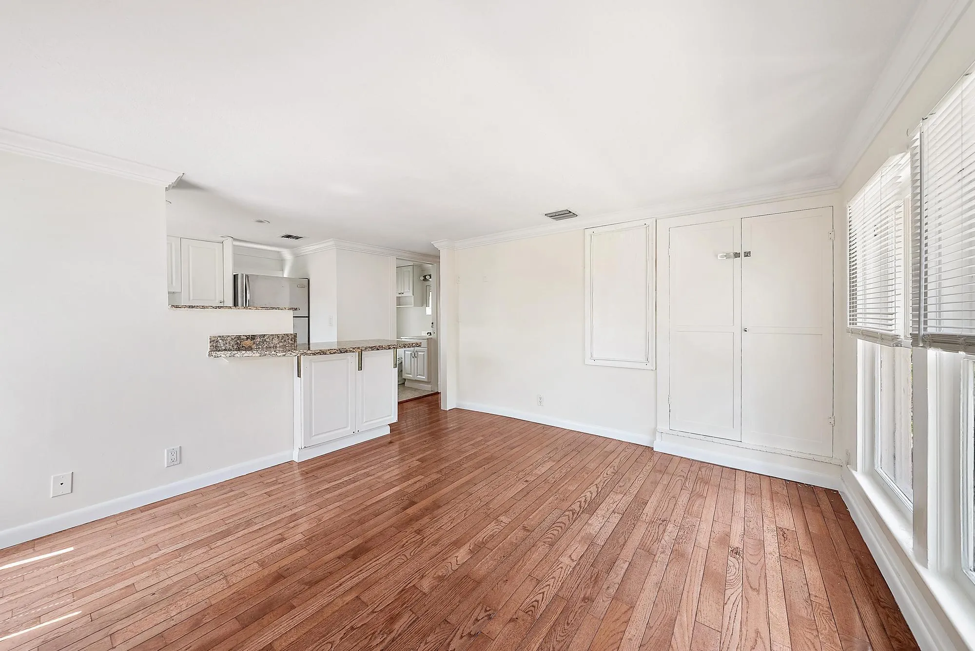 228 9th St-46