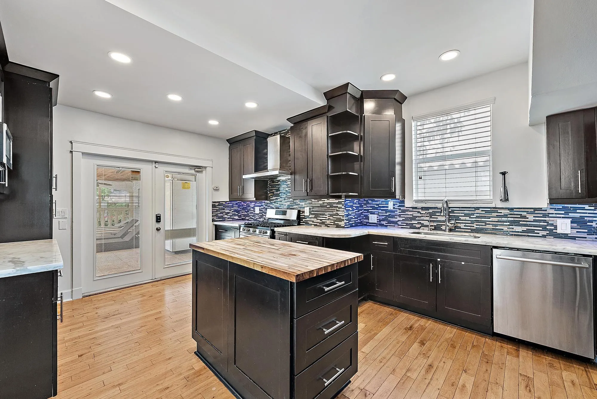 228 9th St-34