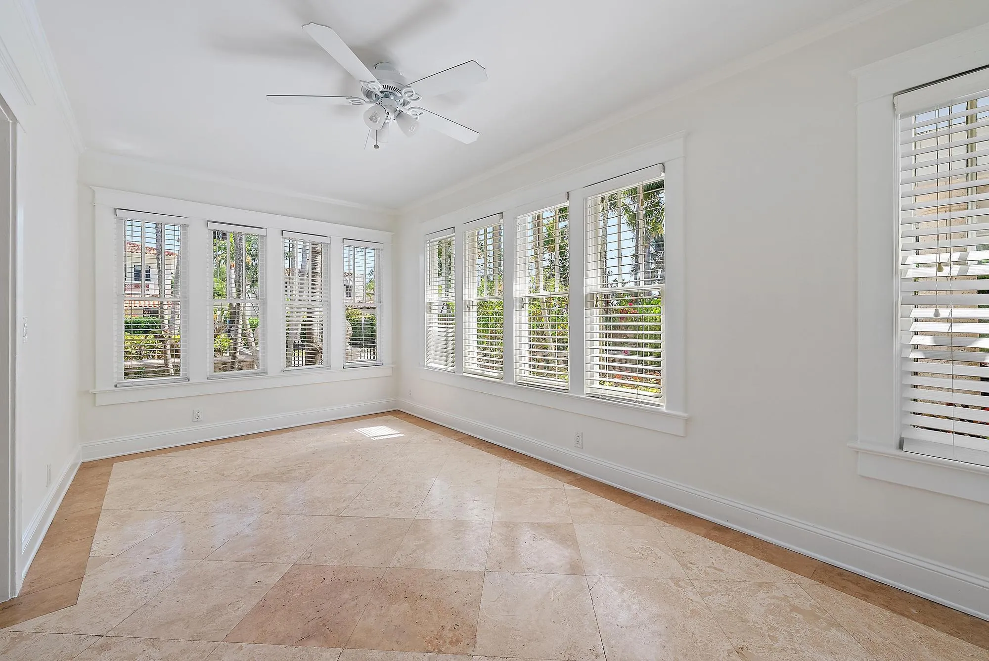 228 9th St-23