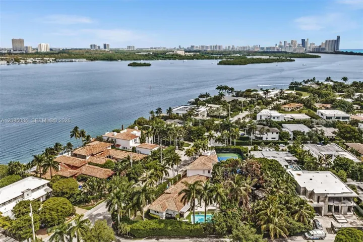 Island setting minutes from Bal Harbour and Miami Beach