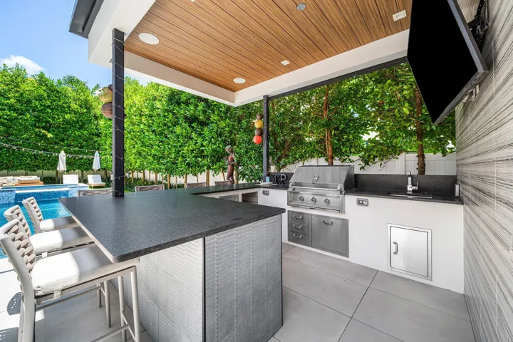 Outdoor Kitchen