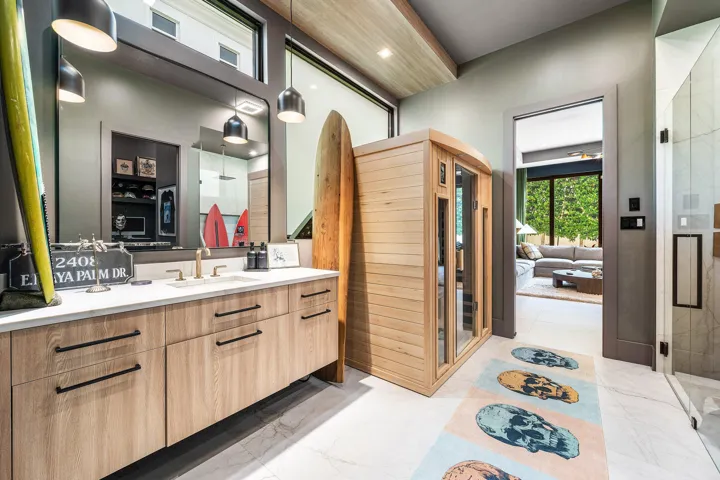 En Suite Bathroom Club Room/Bedroom 1