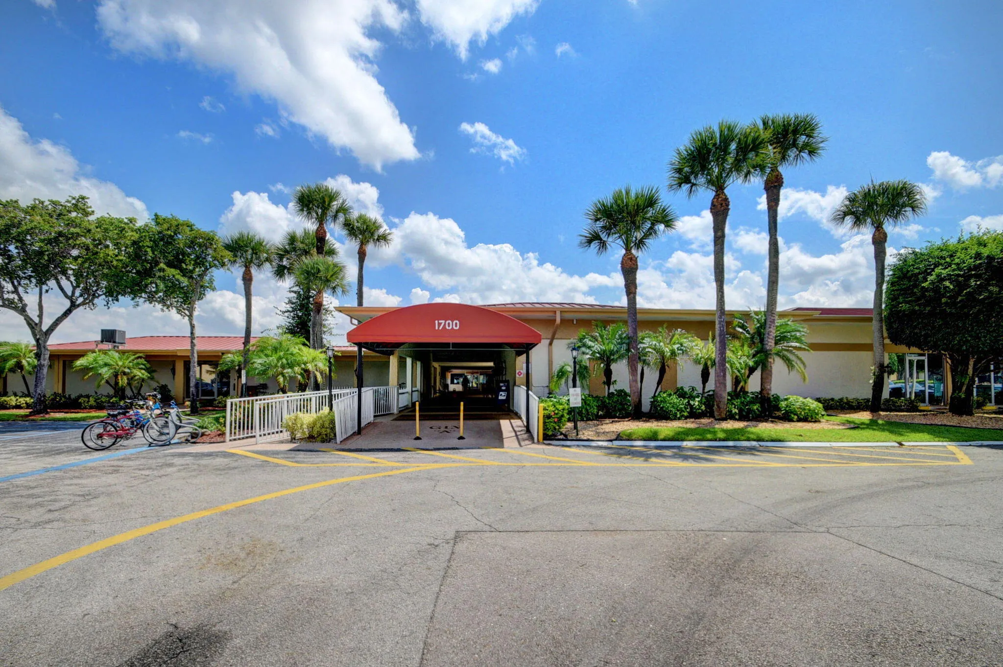 42-web-or-mls-Golden Lakes clubhouse A (