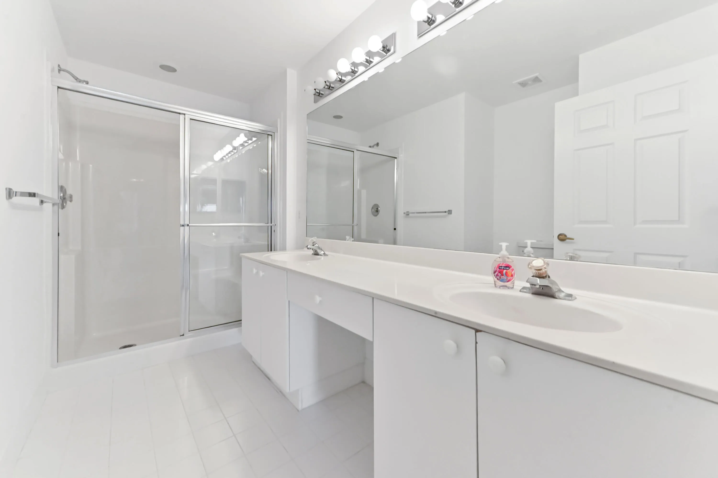25 bathroom 01