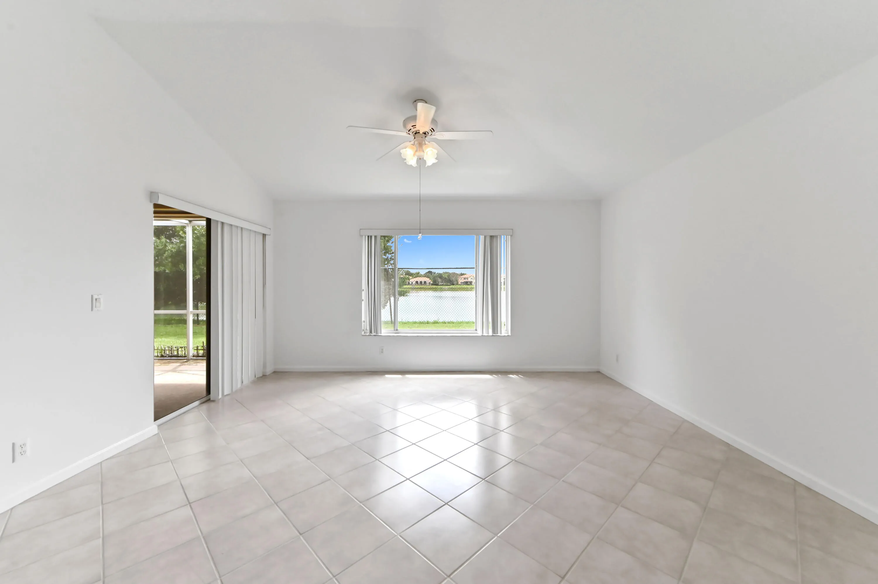 08 living room 01