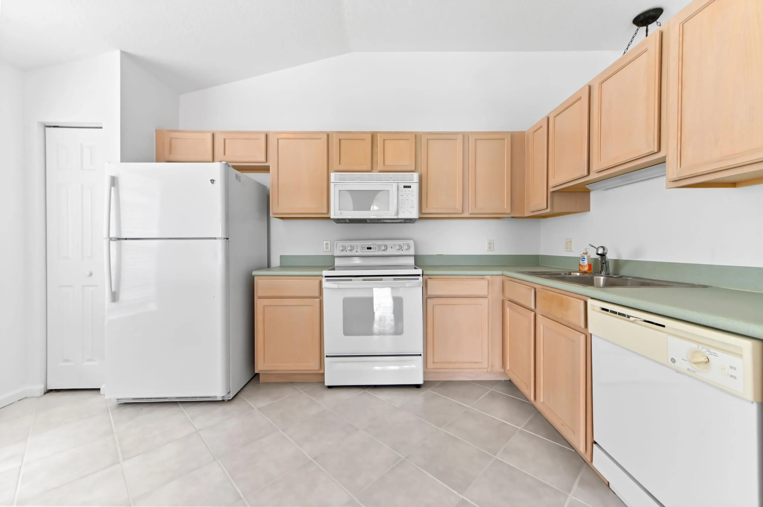 11 kitchen 01