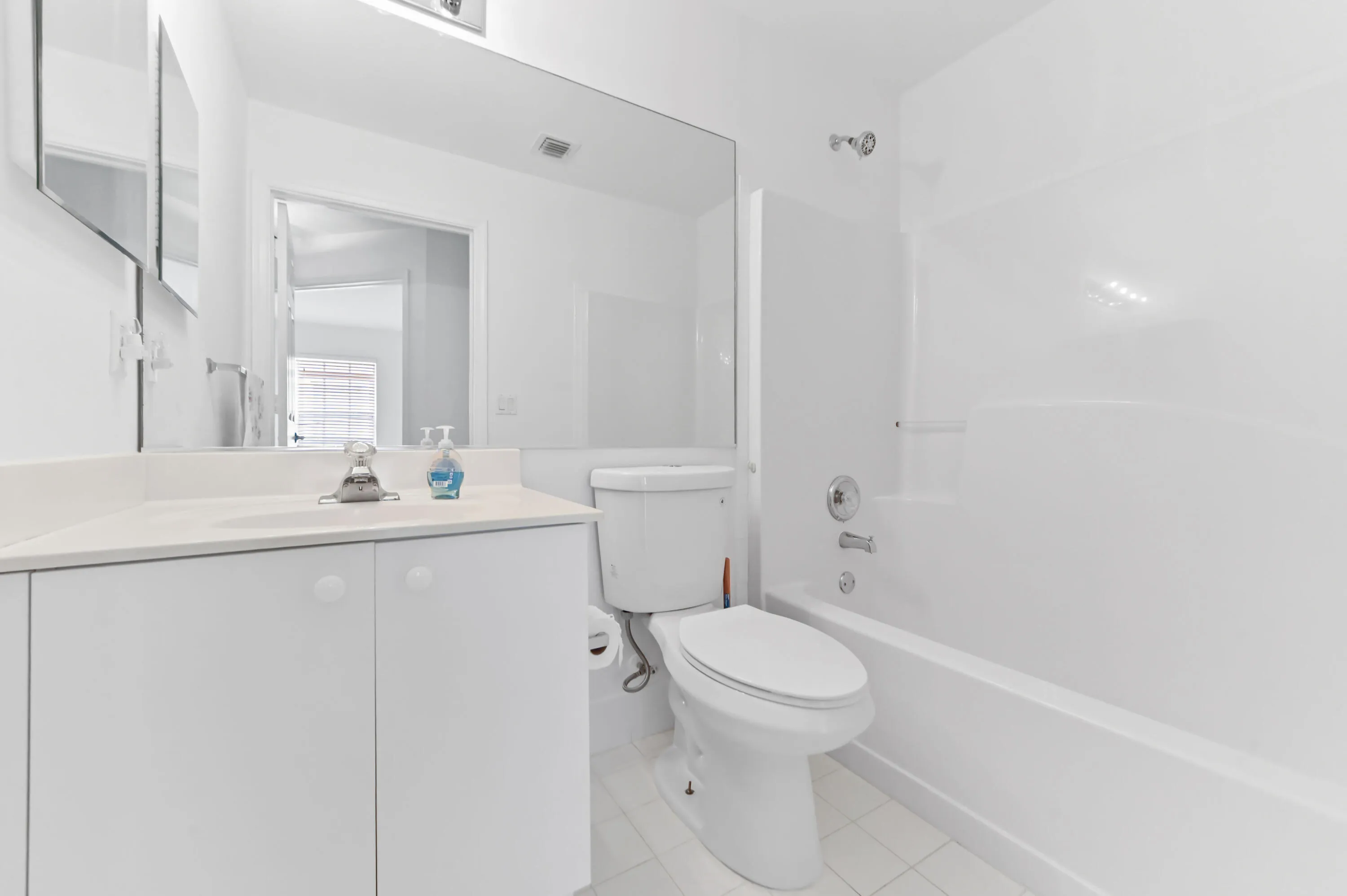 19 bathroom 01