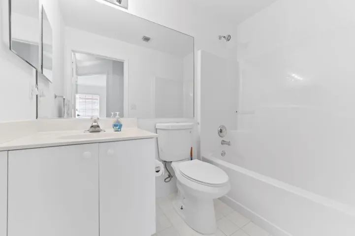 19 bathroom 01