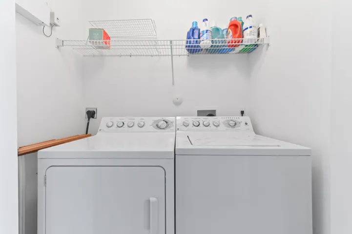 14 laundry room 01