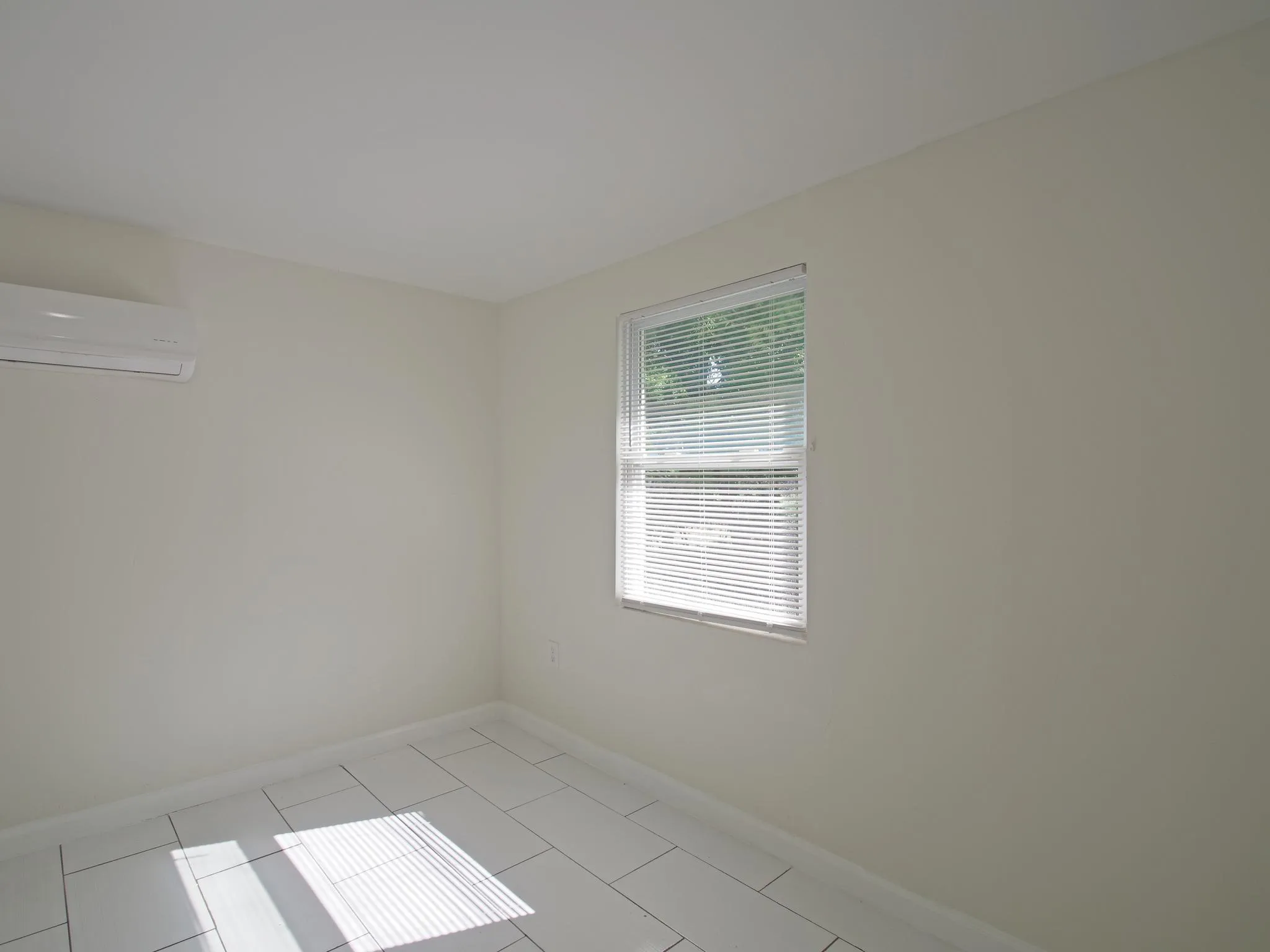 017-009-3rd Bedroom-2048x1536