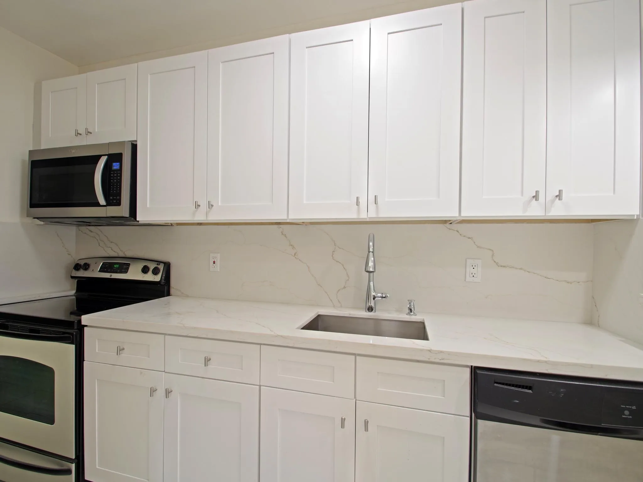 008-013-Kitchen-2048x1536