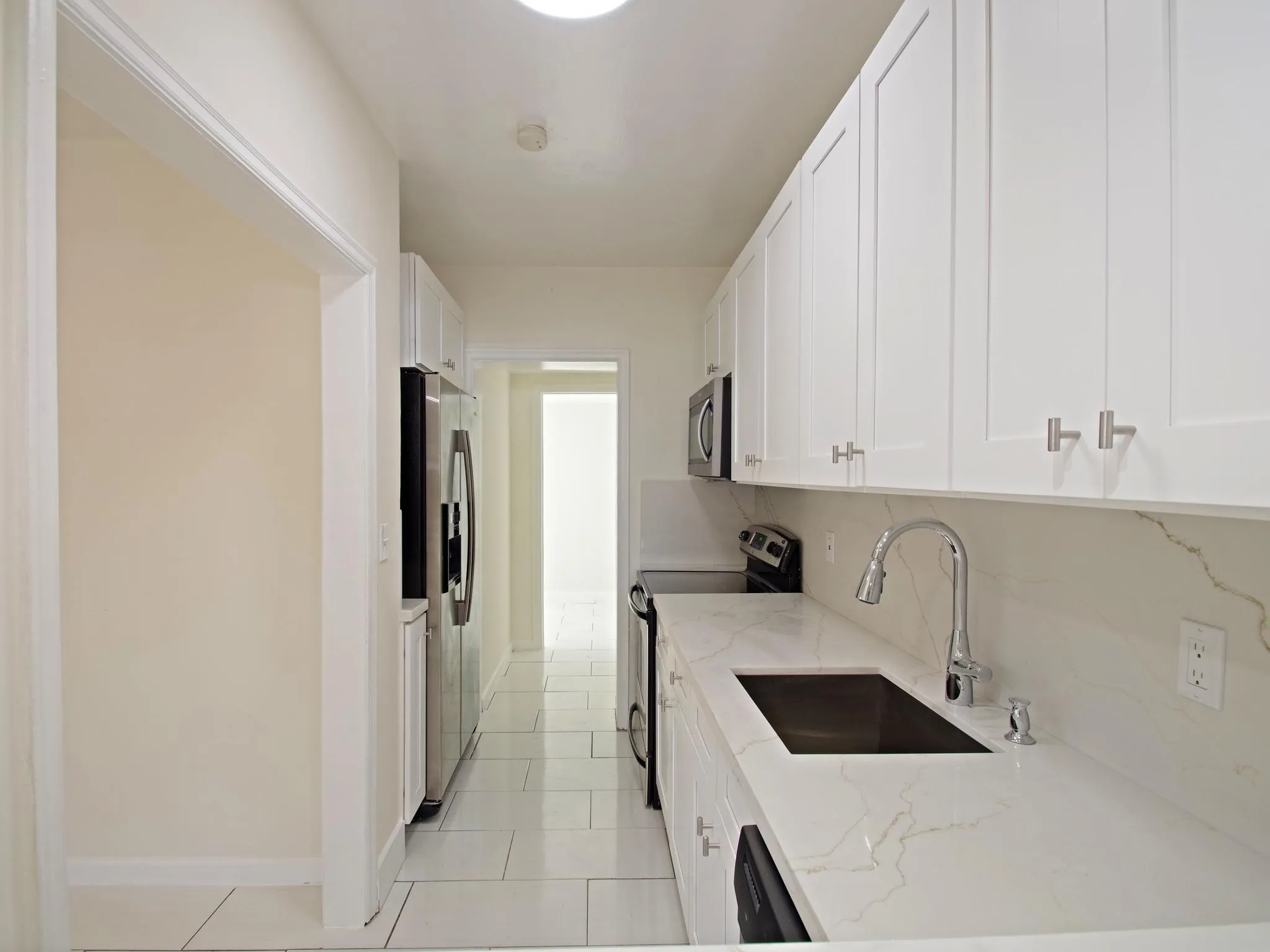007-016-Kitchen-2048x1536