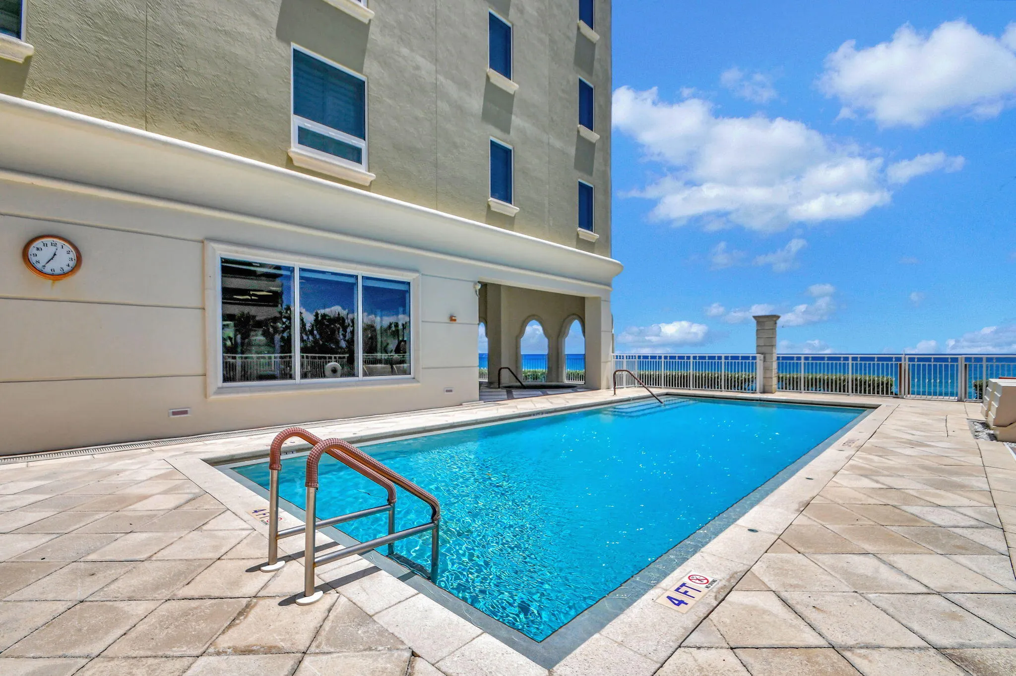 pool onthe ocean