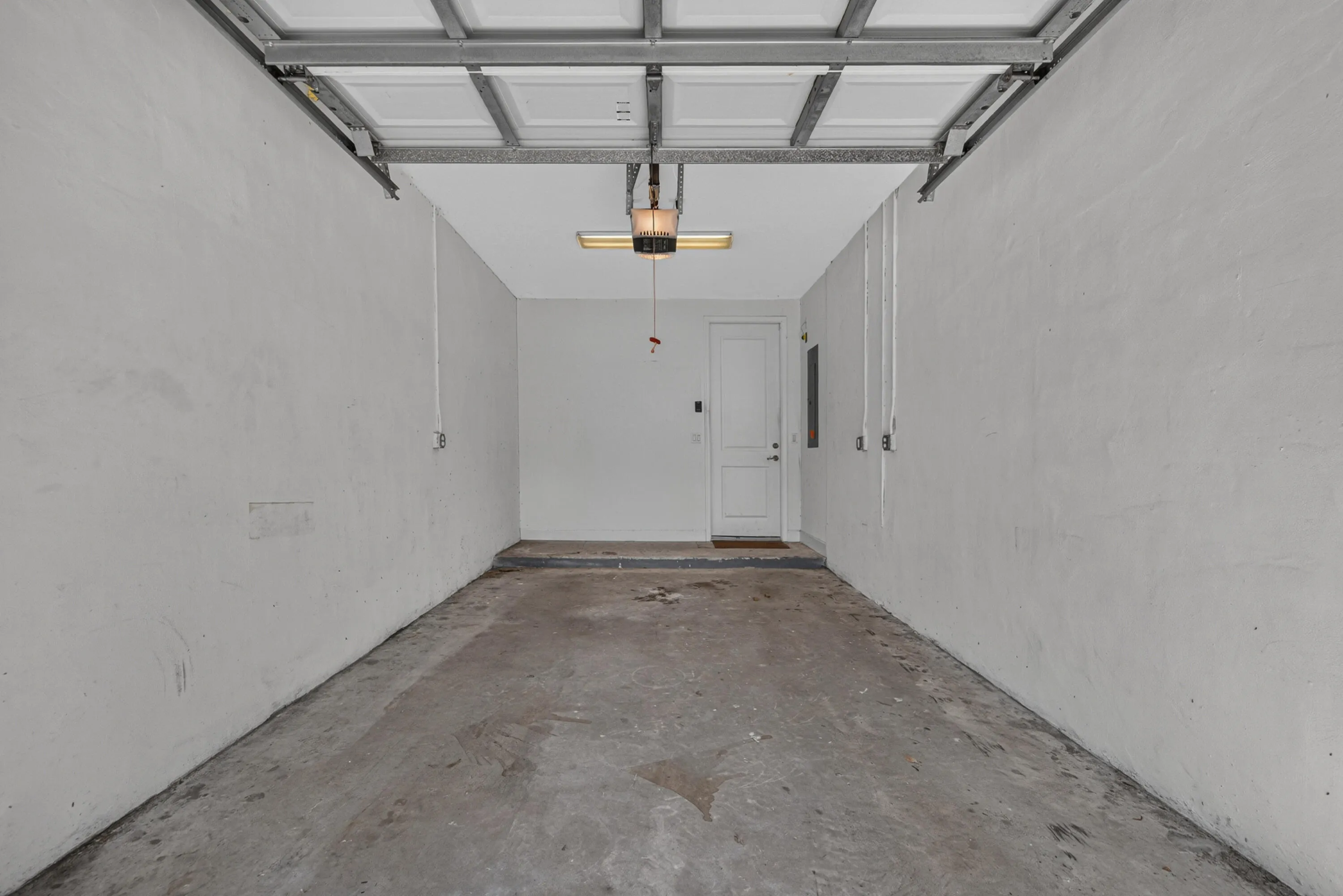 295 1 car garage