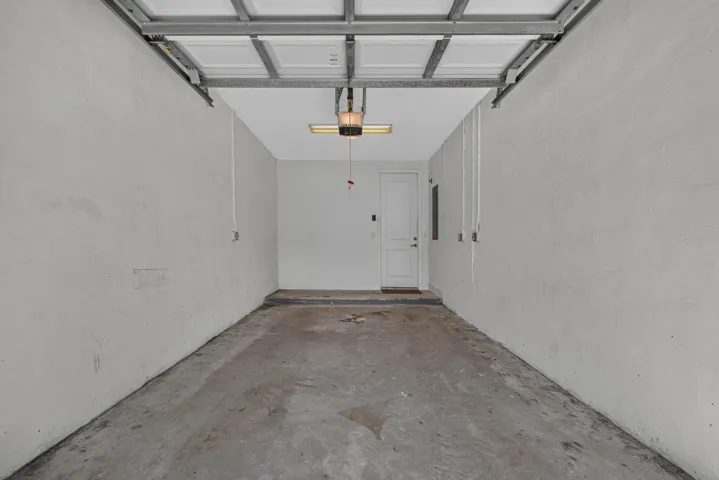 295 1 car garage