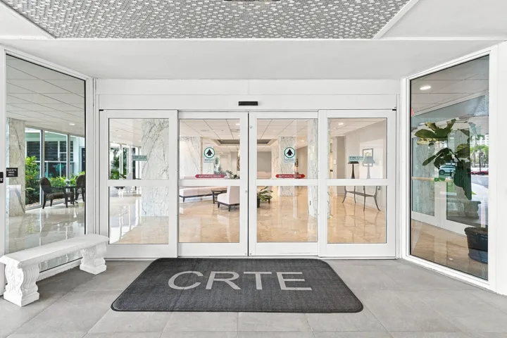 02_exterior entry