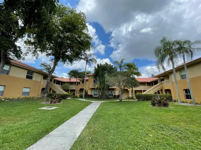 4783 Via Palm Lake 104