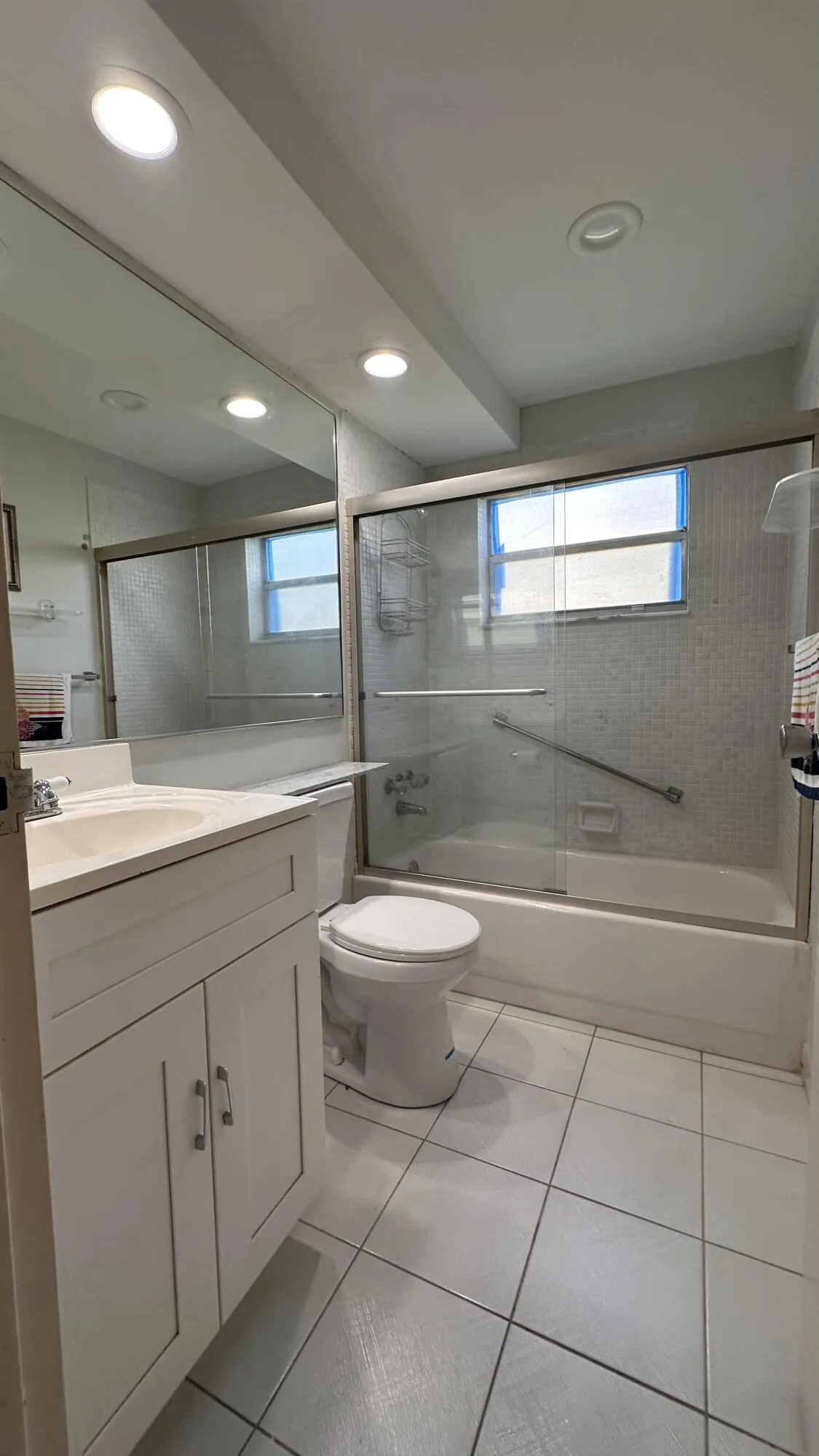Guest/2nd BR Bath
