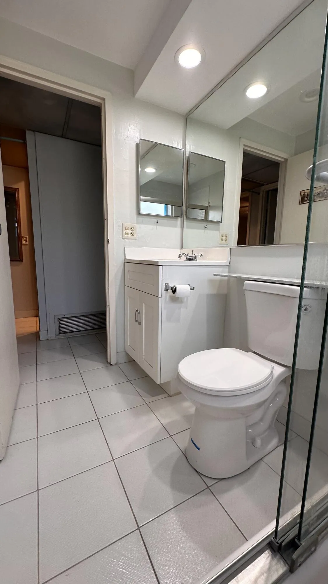 Guest/2nd BR Bath