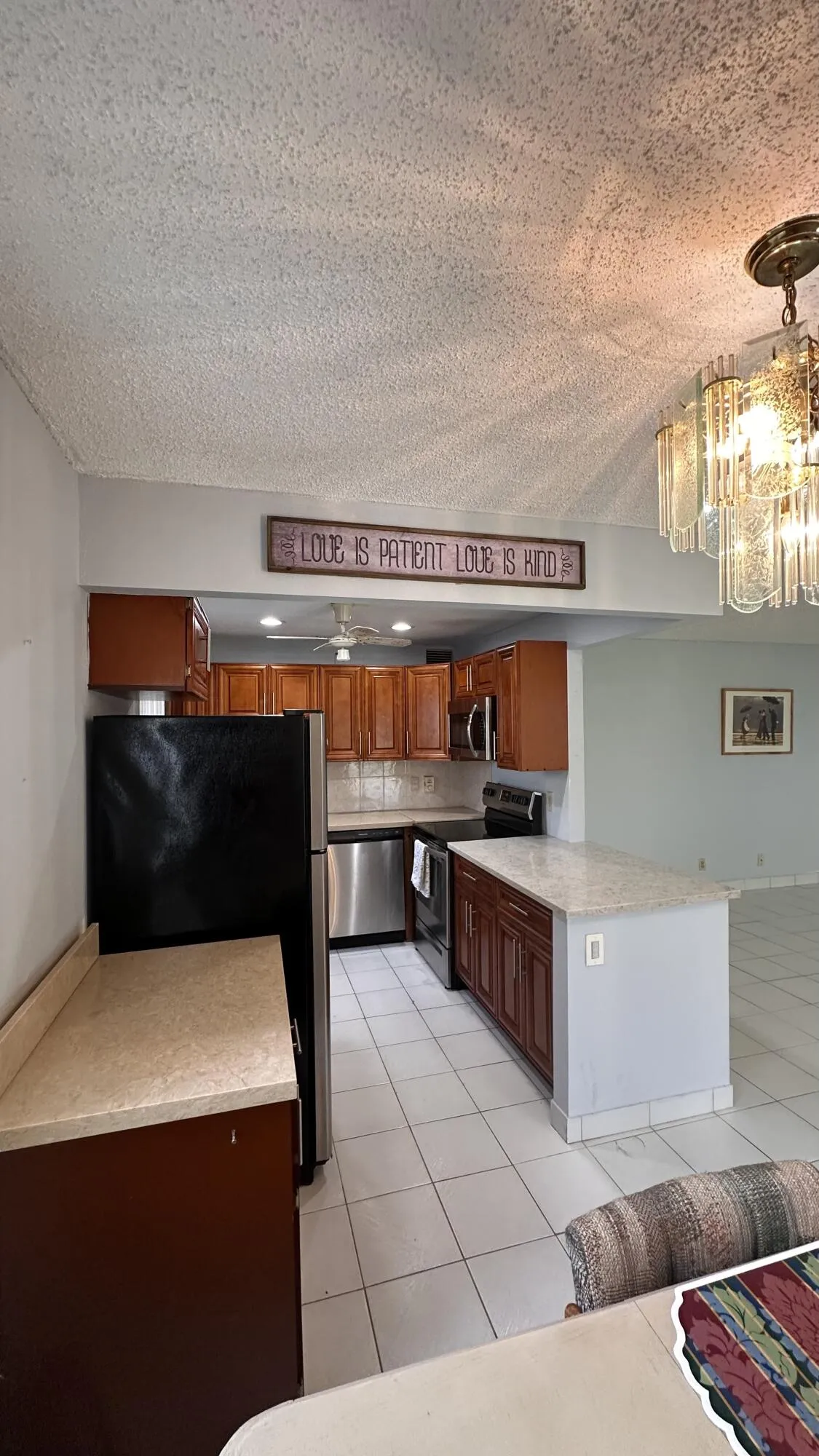 Breakfast Area to Kitchen