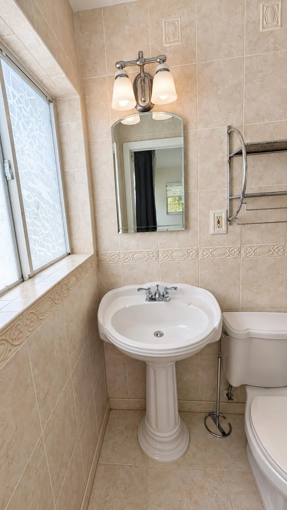 Bathroom Pedestal Sink