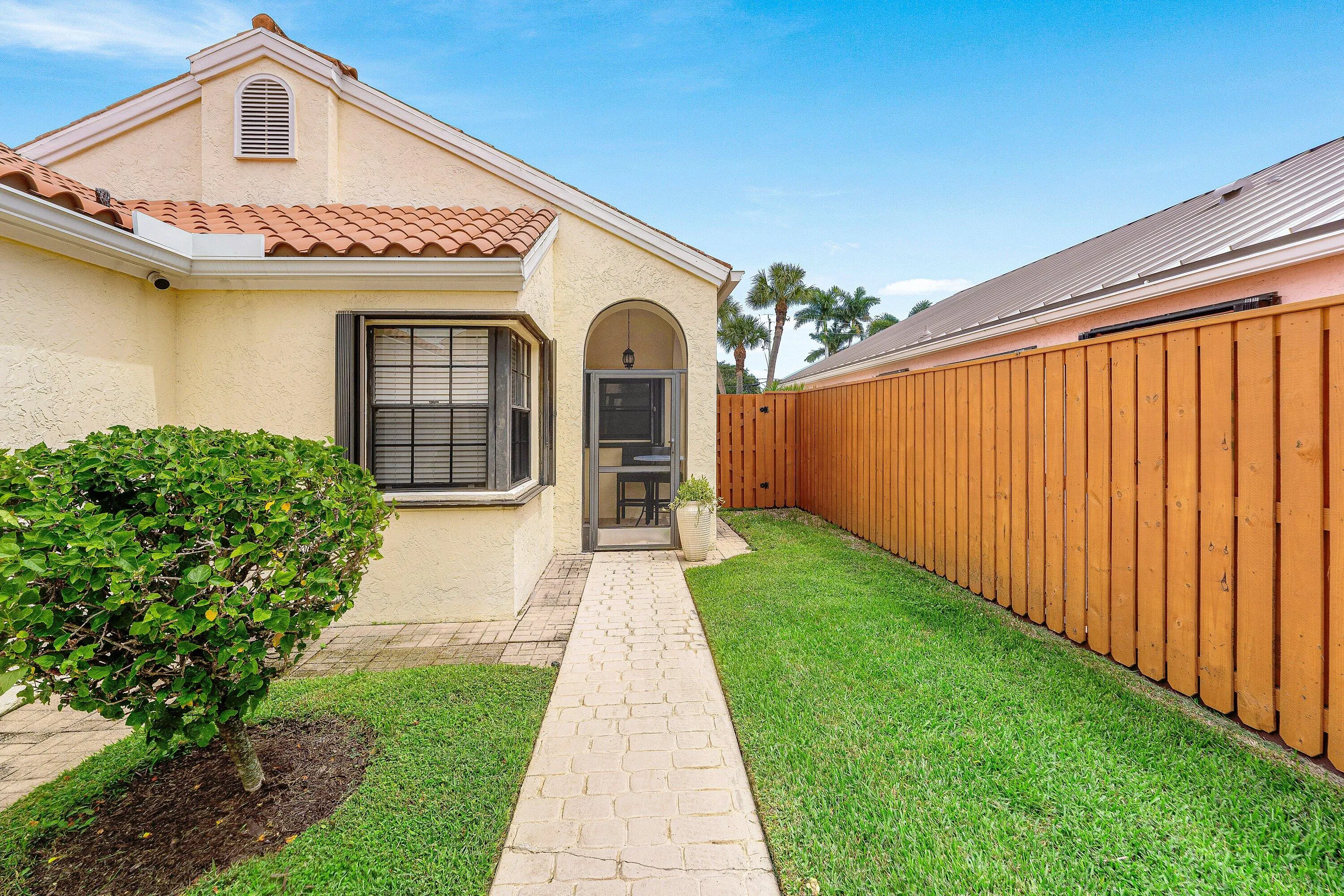 004-2530LaLiqueCircle-WestPalmBeach-FL-3