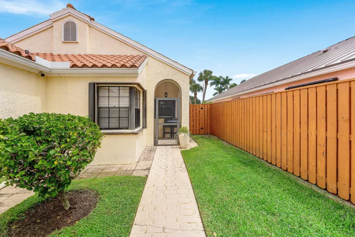 004-2530LaLiqueCircle-WestPalmBeach-FL-3