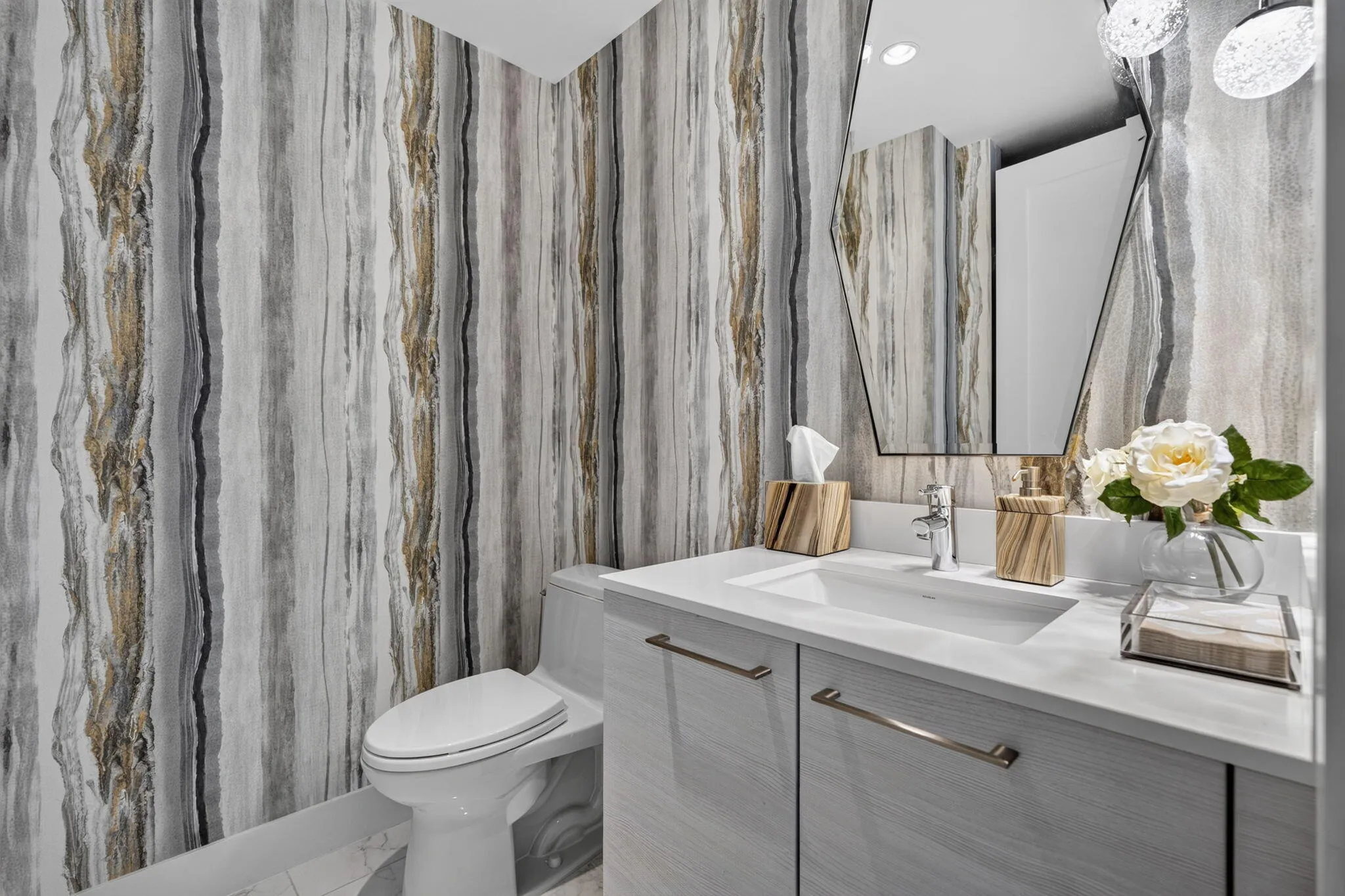 1904 powder room 7452