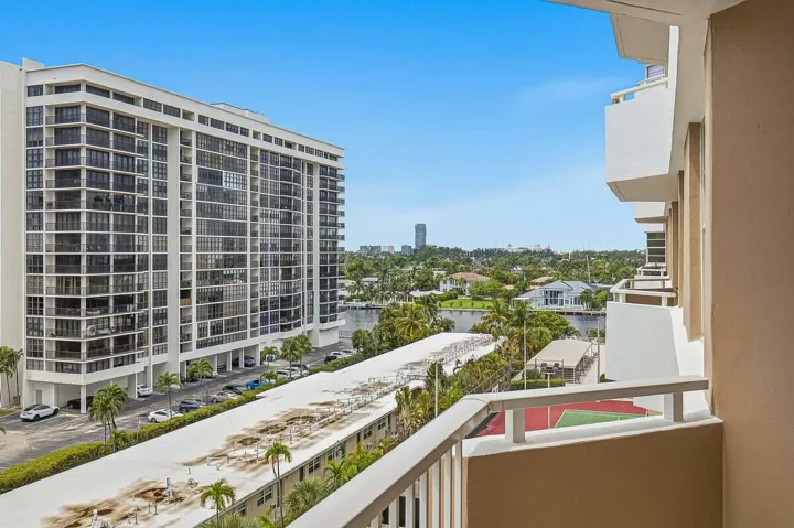 Balcony-Intercoastal View
