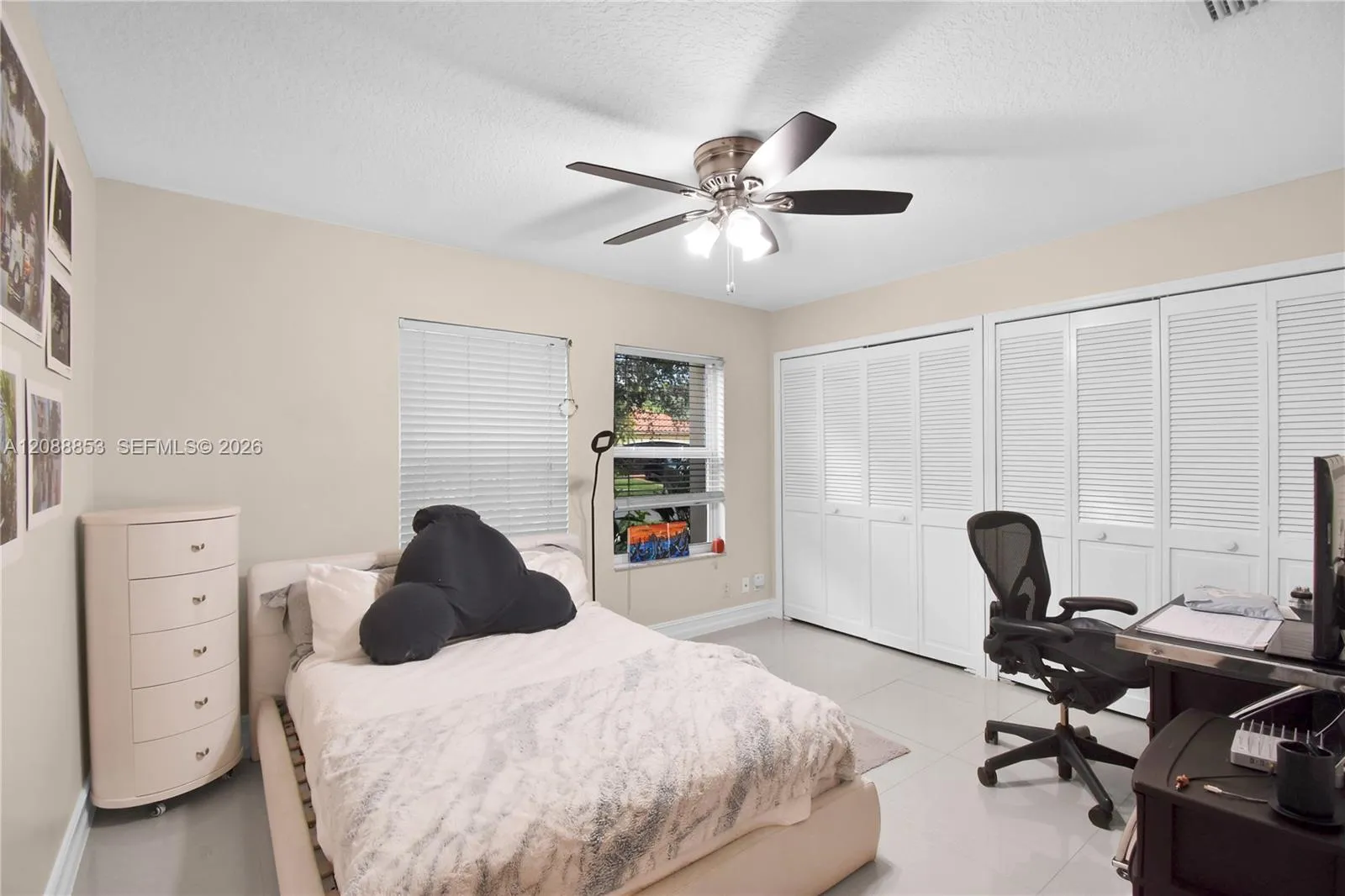 Large secondary bedroom