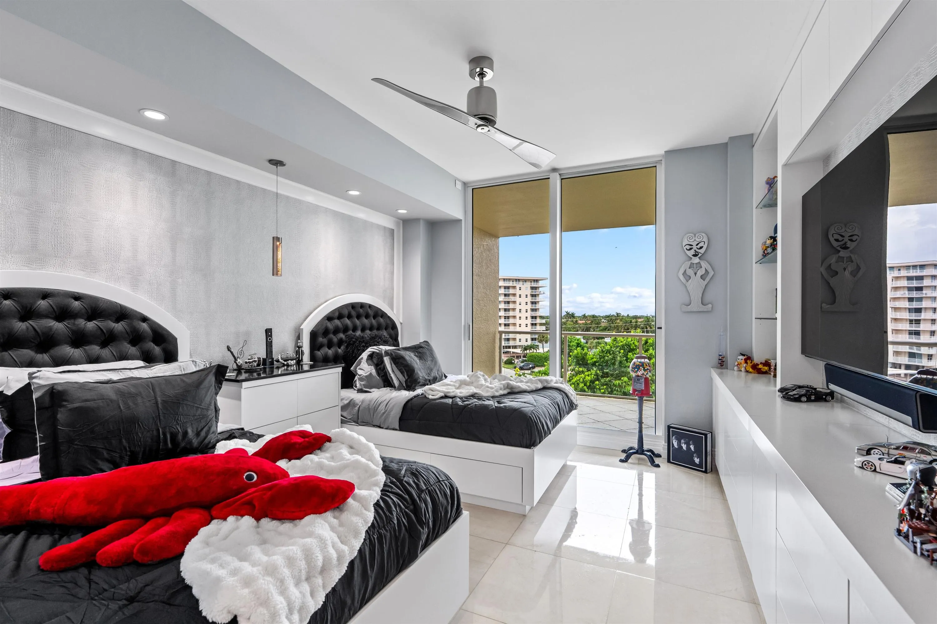 BEDROOM 2