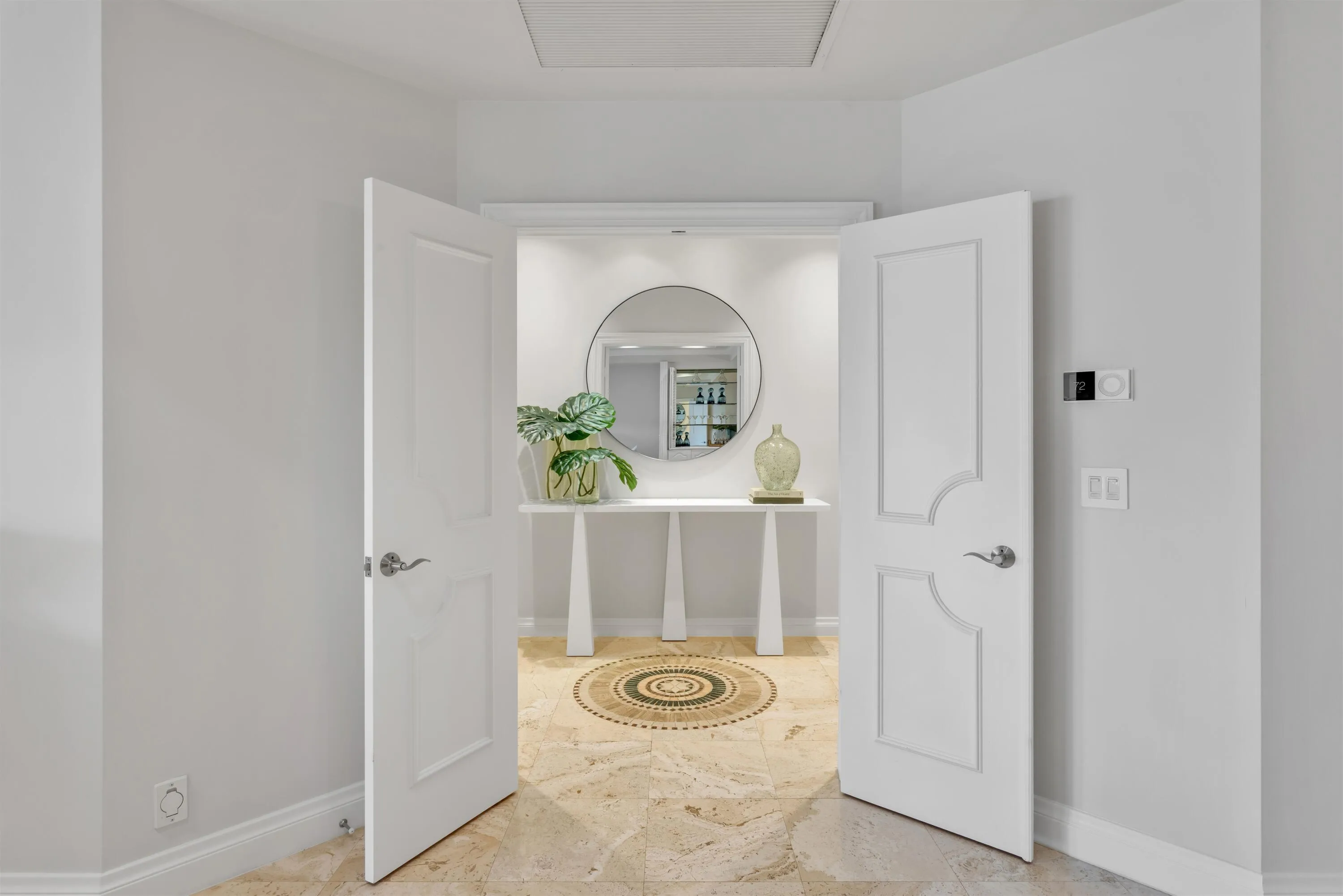 PRIMARY_BEDROOM_ENTRANCE_HALL