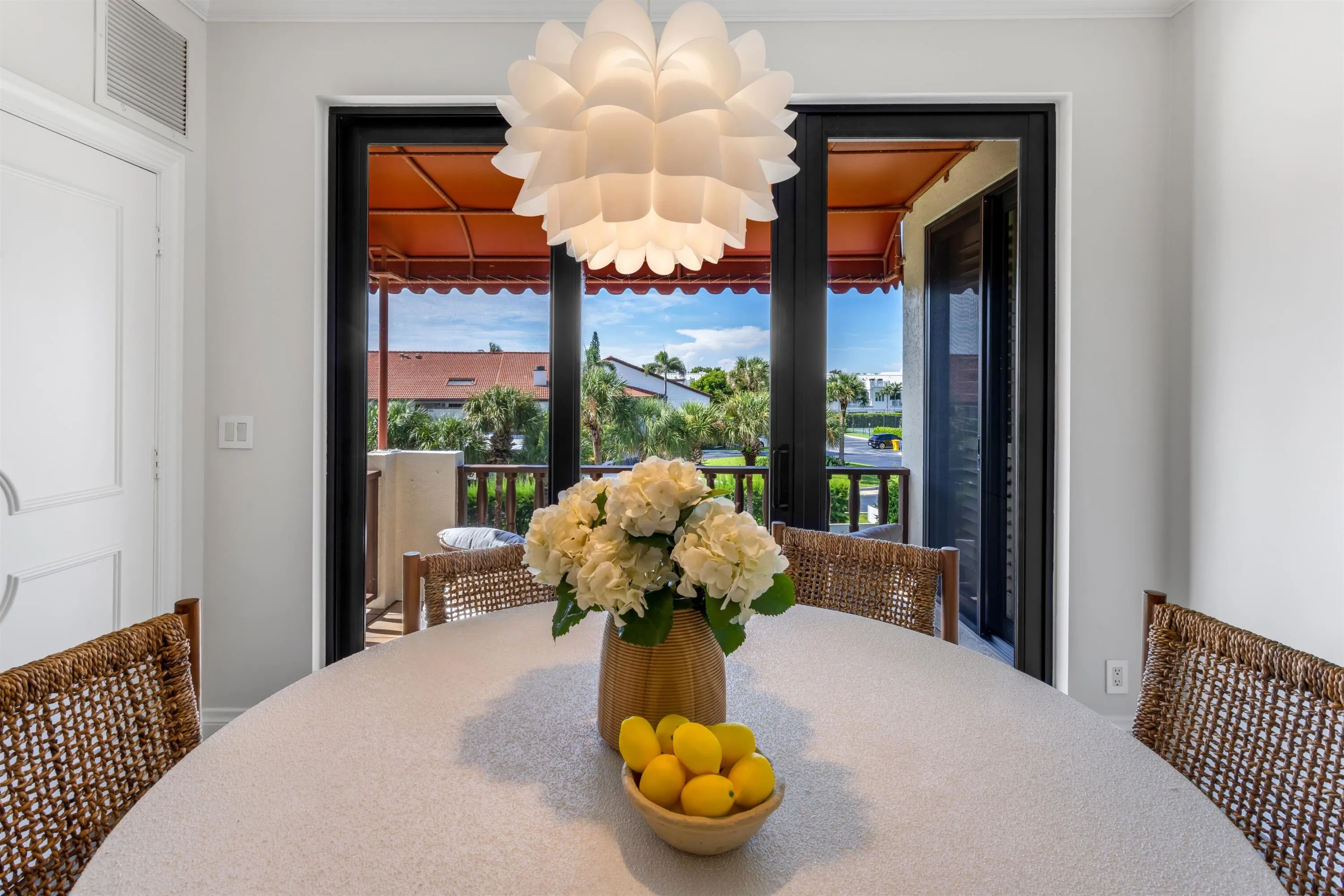 BREAKFAST_NOOK_STRAIGHT