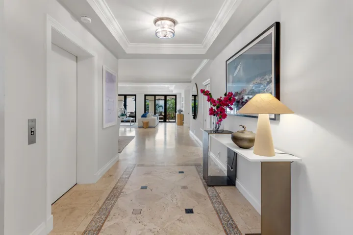 FOYER_TO_LIVING