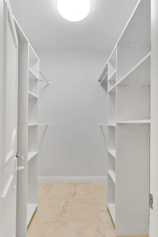 PRIMARY_CLOSET_STRAIGHT