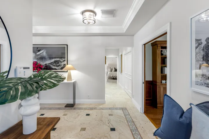 FOYER_STRAIGHT