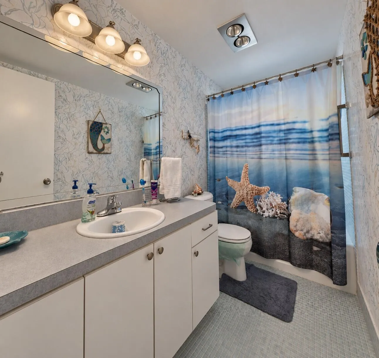 Full Bath With Tub/Shower Combination
