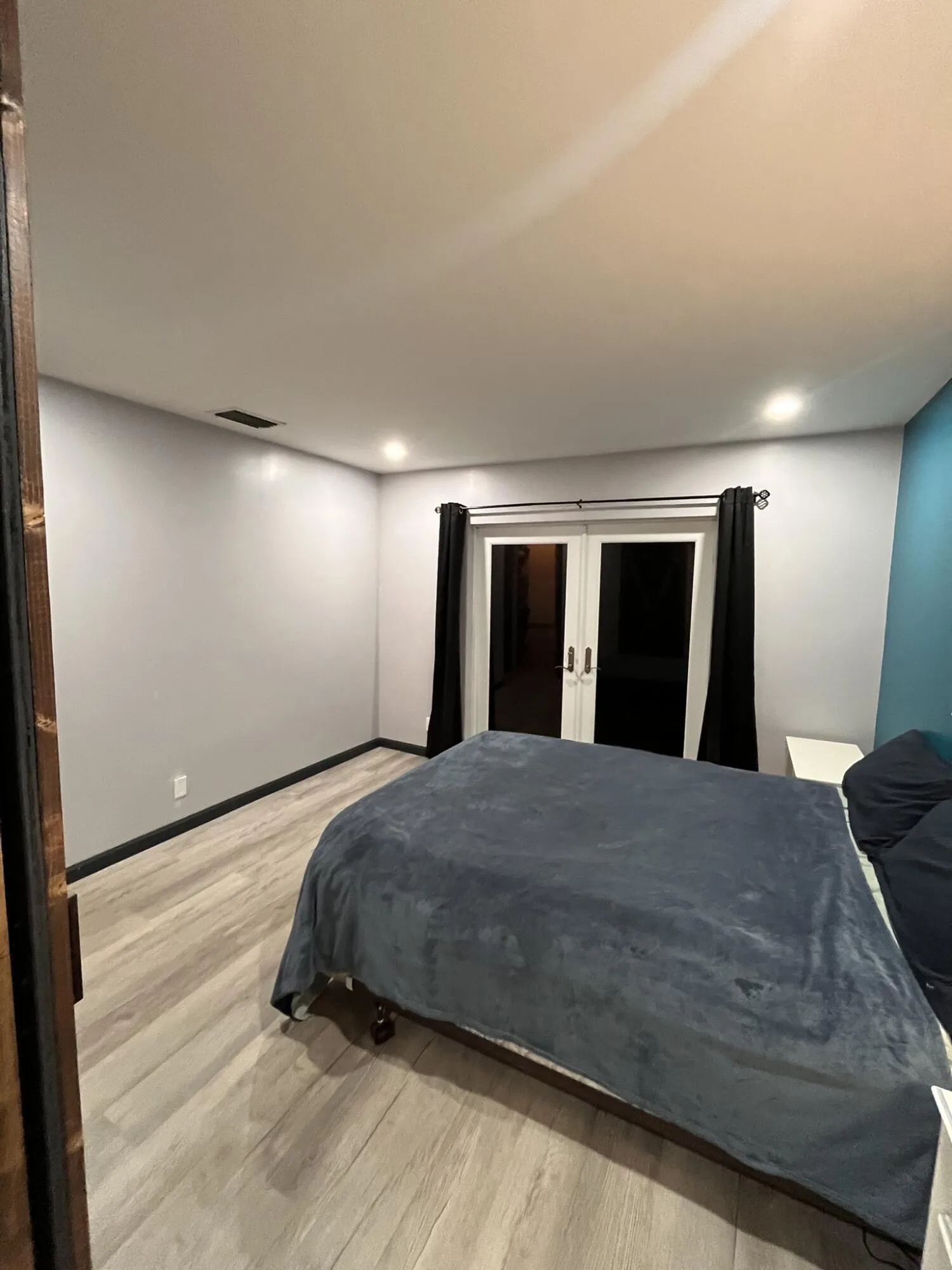 Primary Bedroom with/ensuite bath Double doors lead to backyard