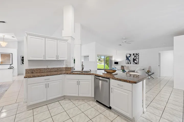 6857 Blue Bay Cir-13