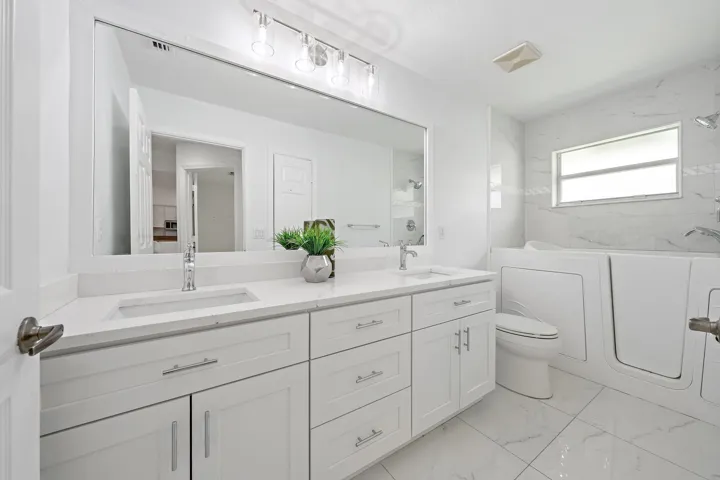 6857 Blue Bay Cir-4