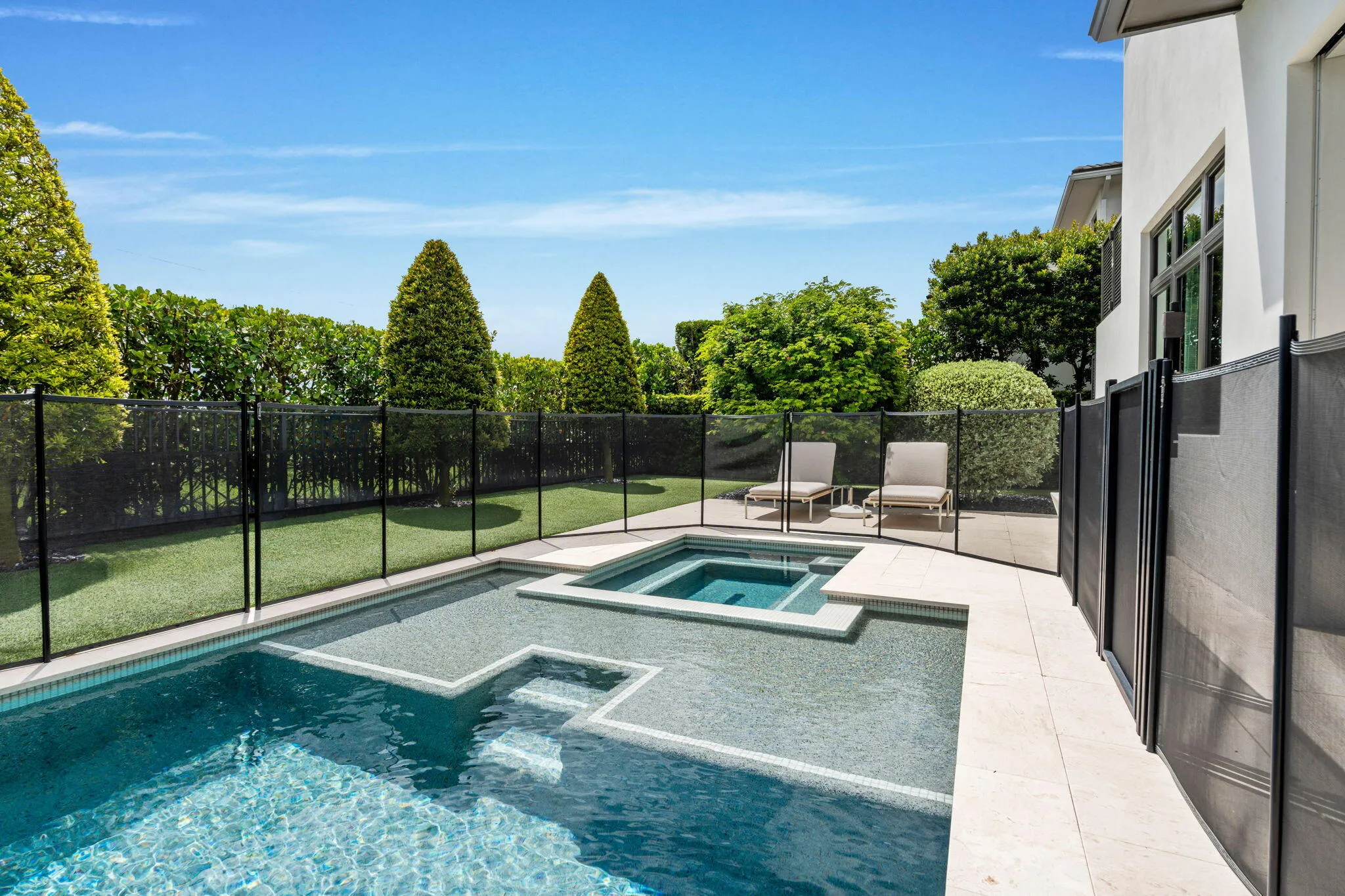55-web-or-mls-A7407099