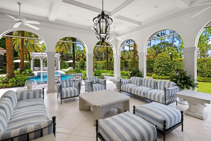 Pool Loggia 1