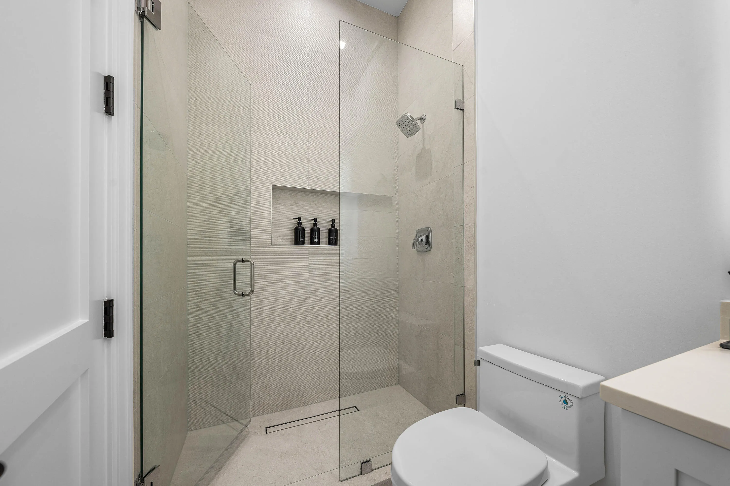 Ensuite Full Bath 4