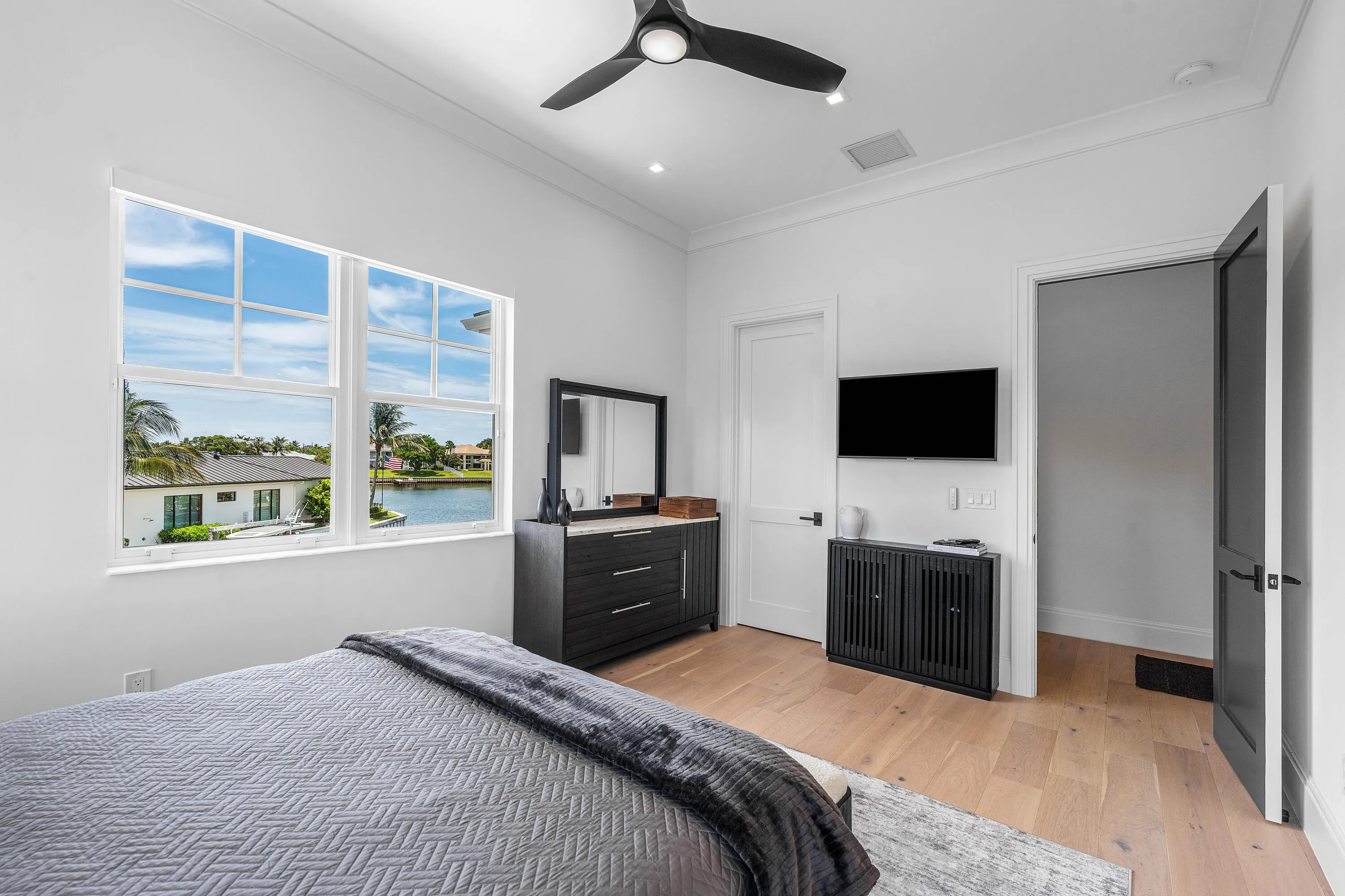 Large En Suite with Water View