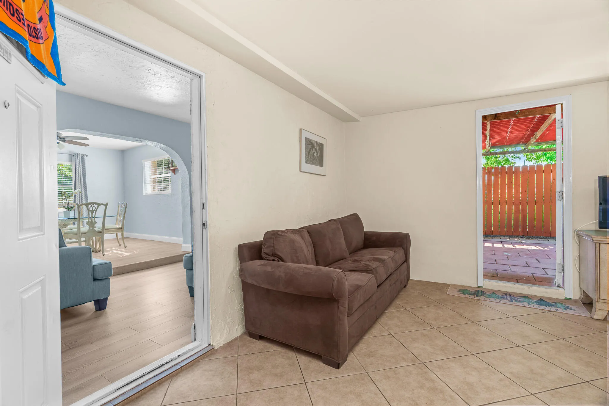 Archway entry to an adjacent room with wood-finish flooring