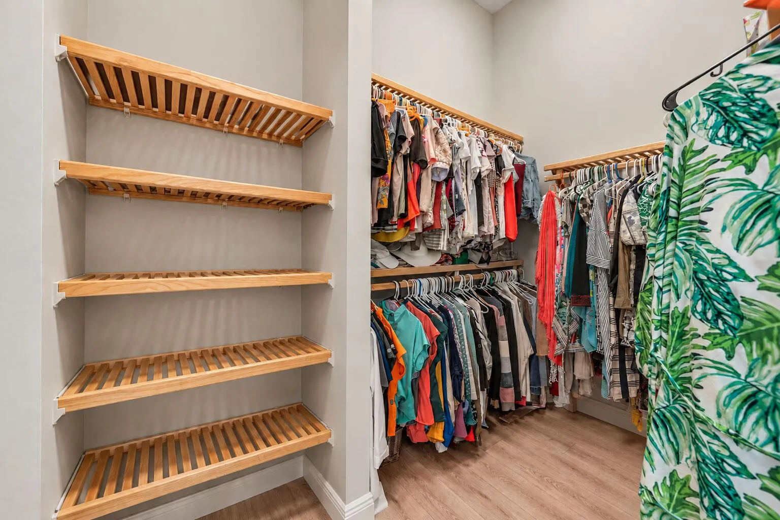 Custom closet system