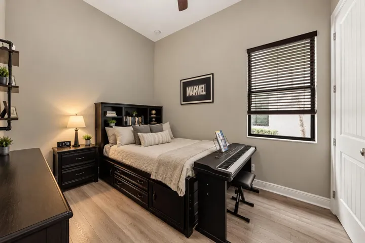 Bright room with 12ft ceilings and walk in closet.