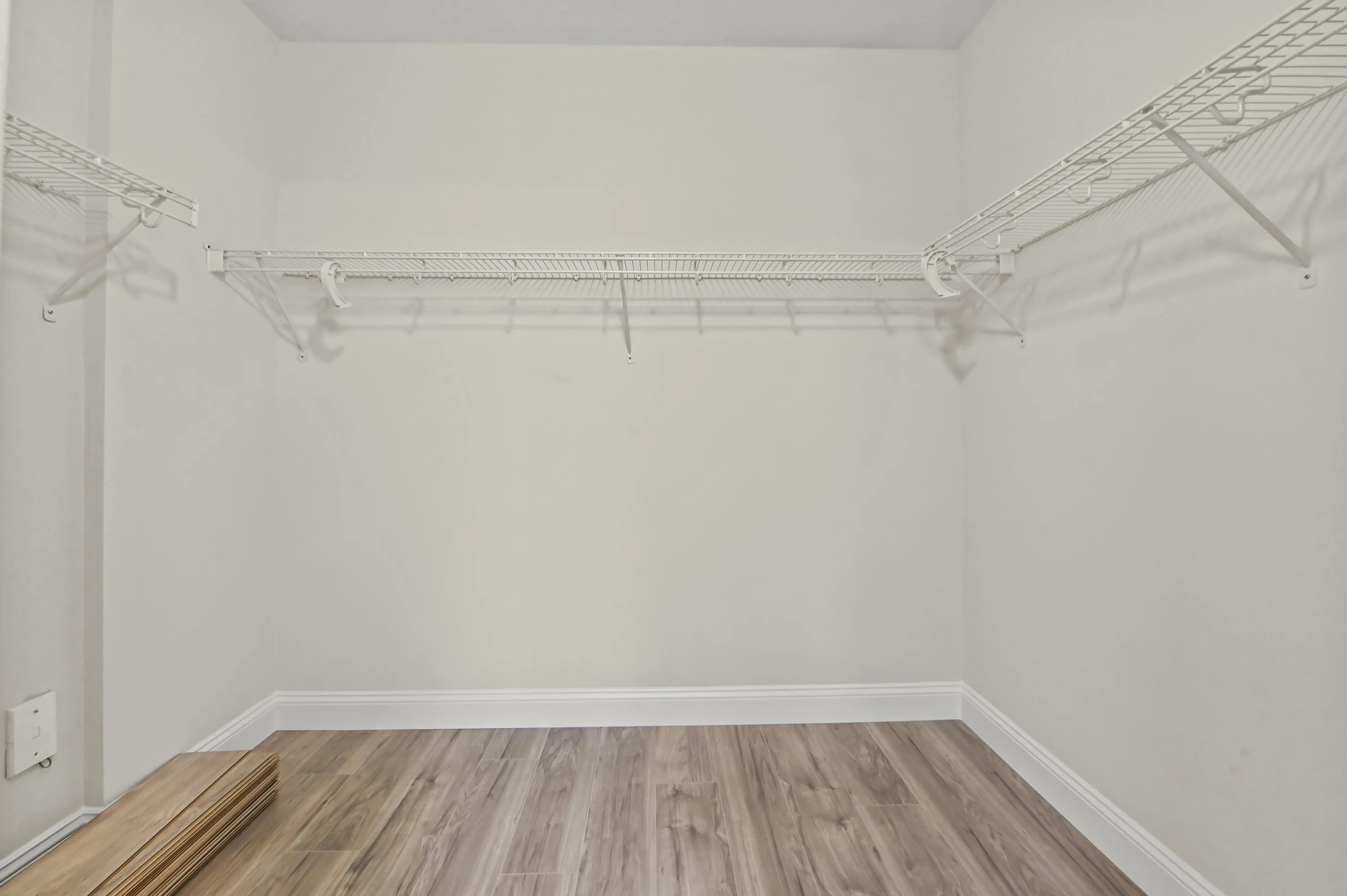 21 Closet 01