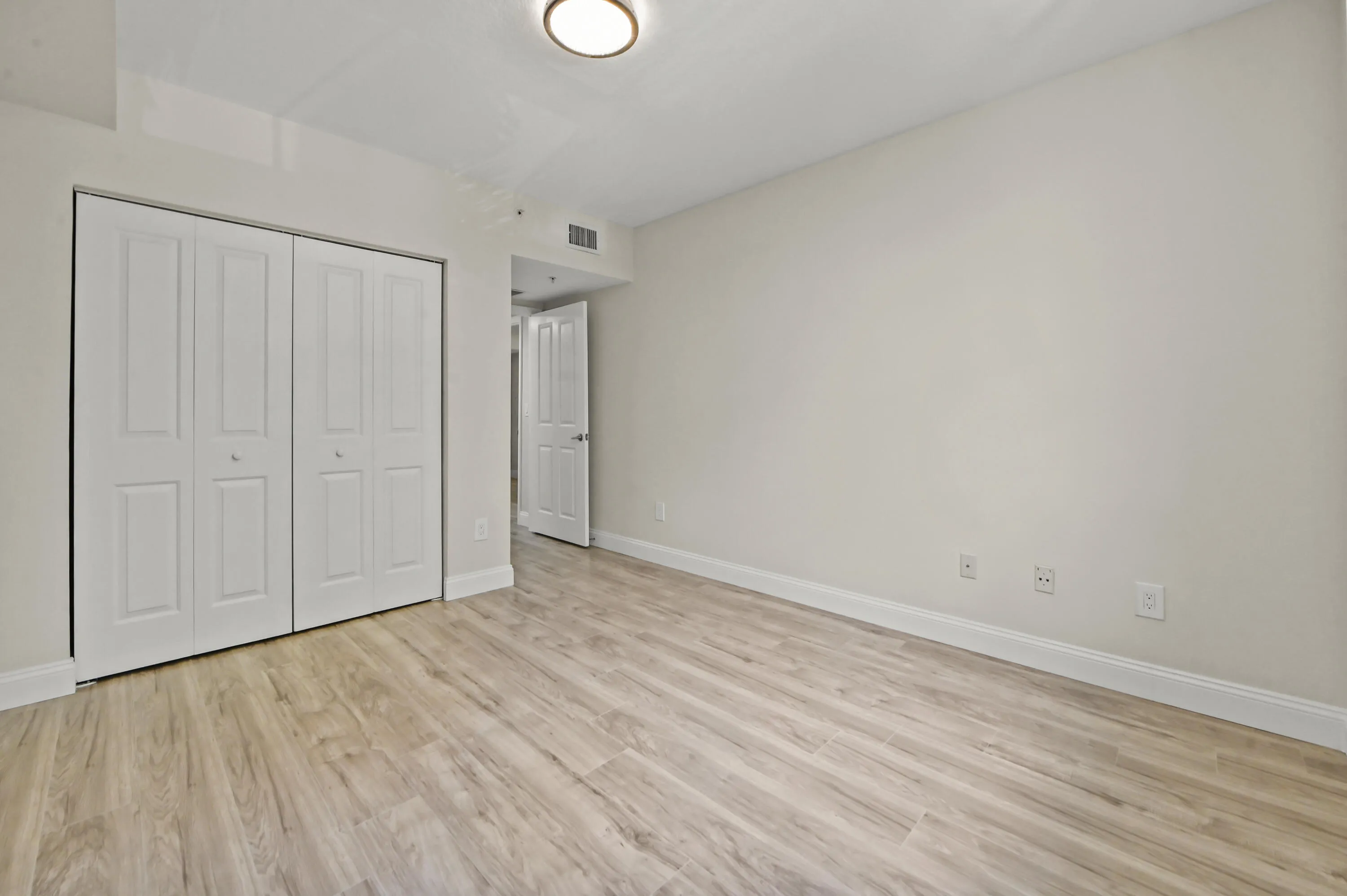 24 Bedroom 02