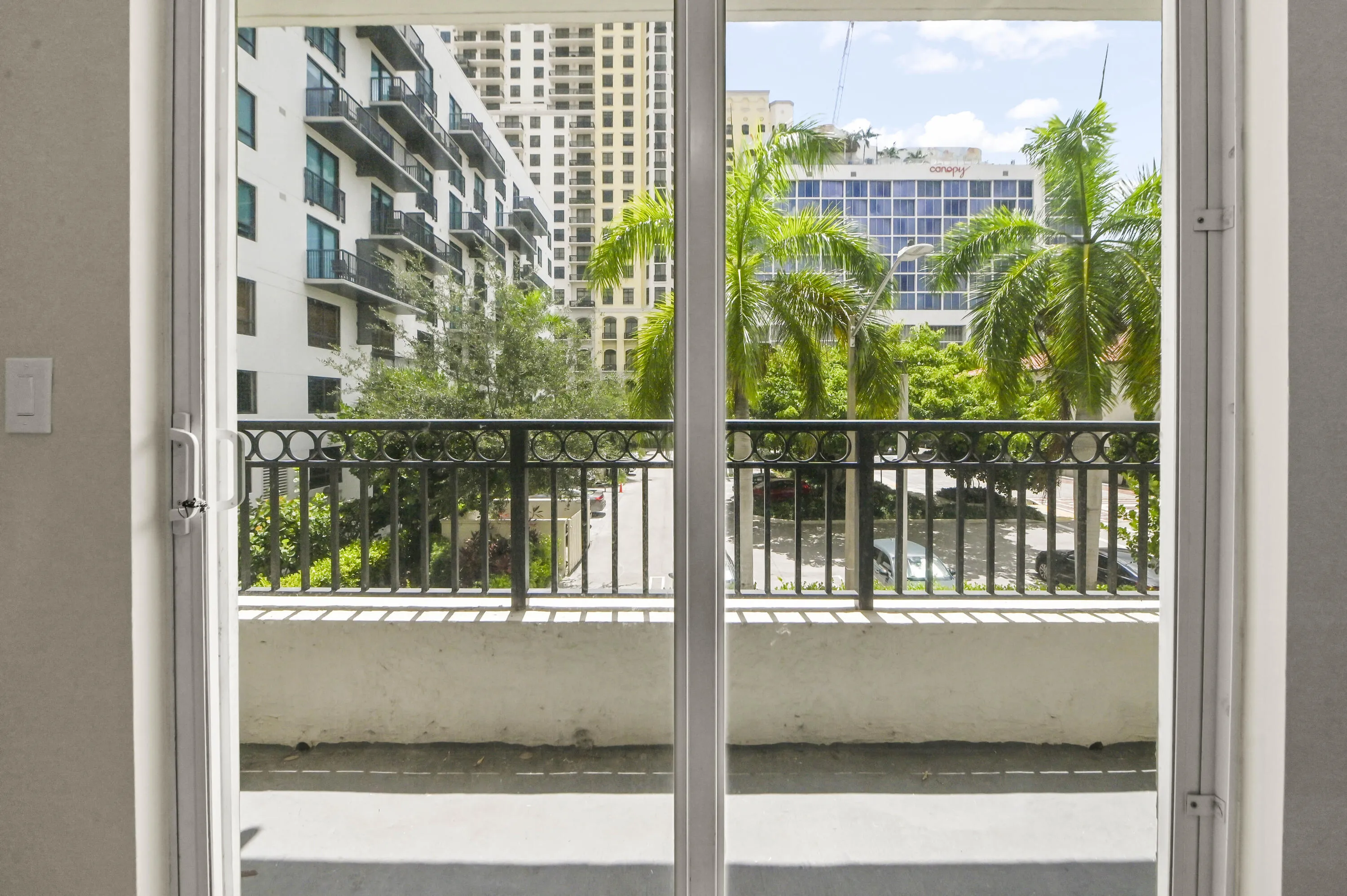 27 Balcony 01